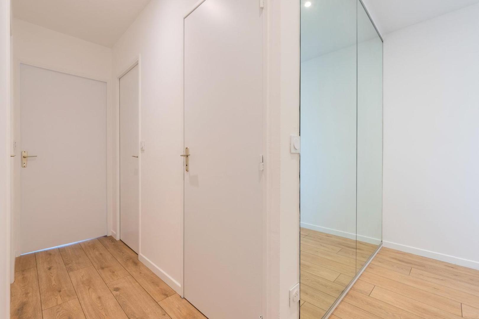 Apartment Bright 2-bedroom W Balcony And Parking *